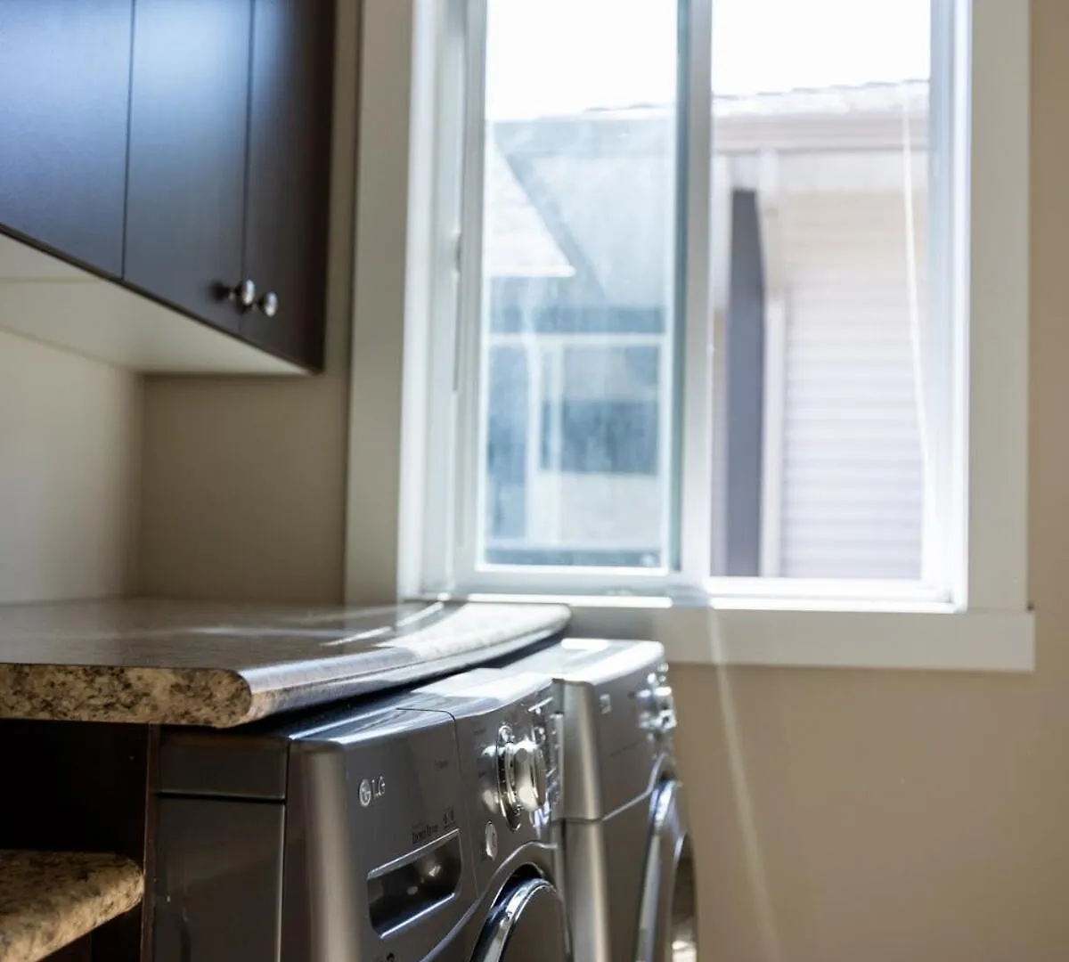 Luxury Rainbow House With Pool Table, Oceanview Villa Nanaimo